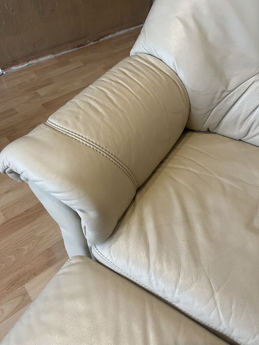 Skórzany fotel z pufa