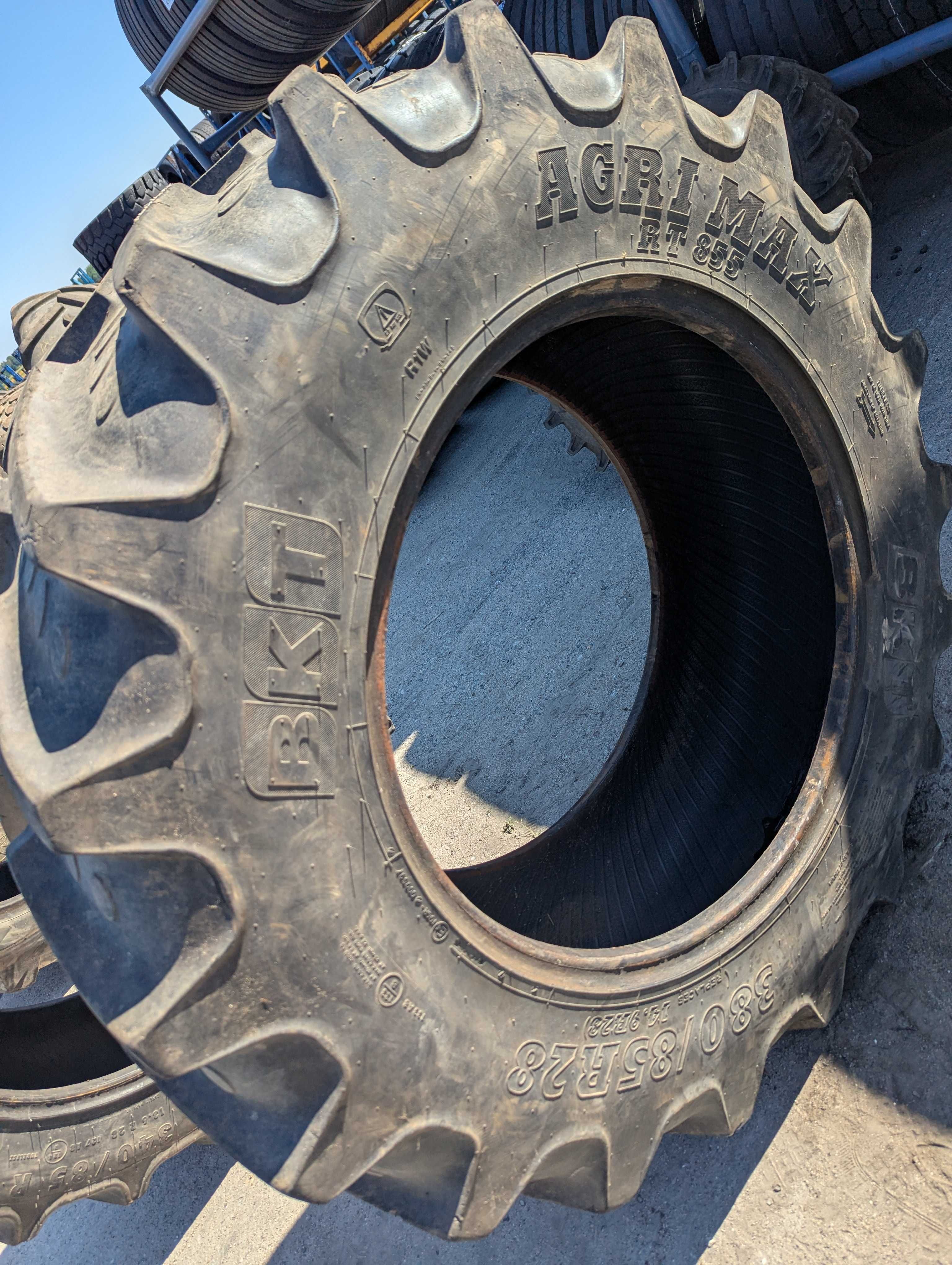 14.9R28 380/85R28 BKT RT855 opona rolnicza