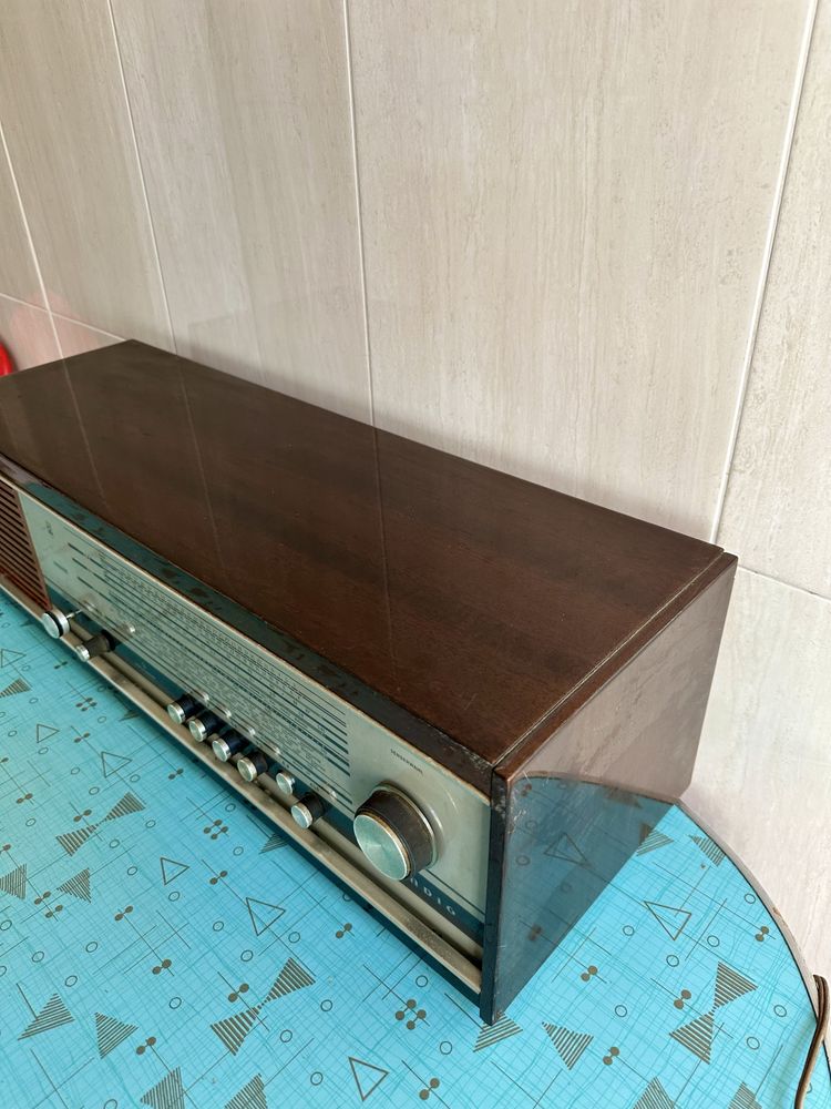 Radio Grundig de 1967” para revisão”