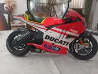 Ducati Valentino Rossi 1/6