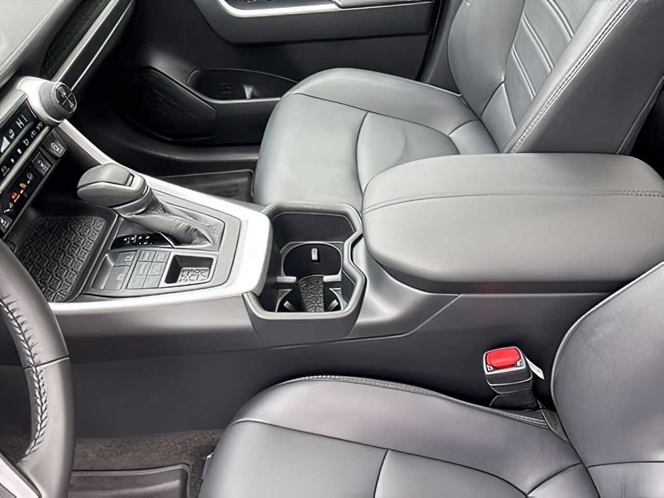 Toyota RAV4      2023