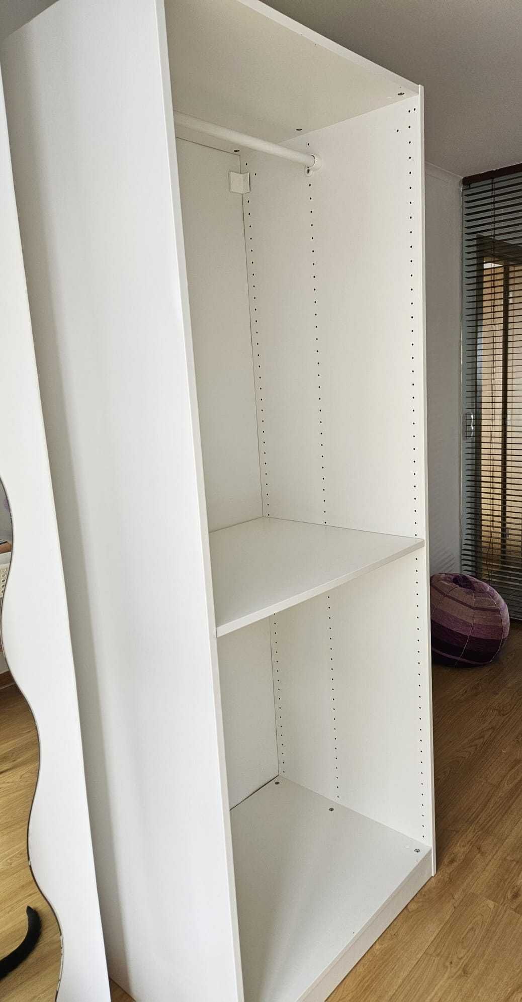 Estrutura de armário PAX (Ikea)