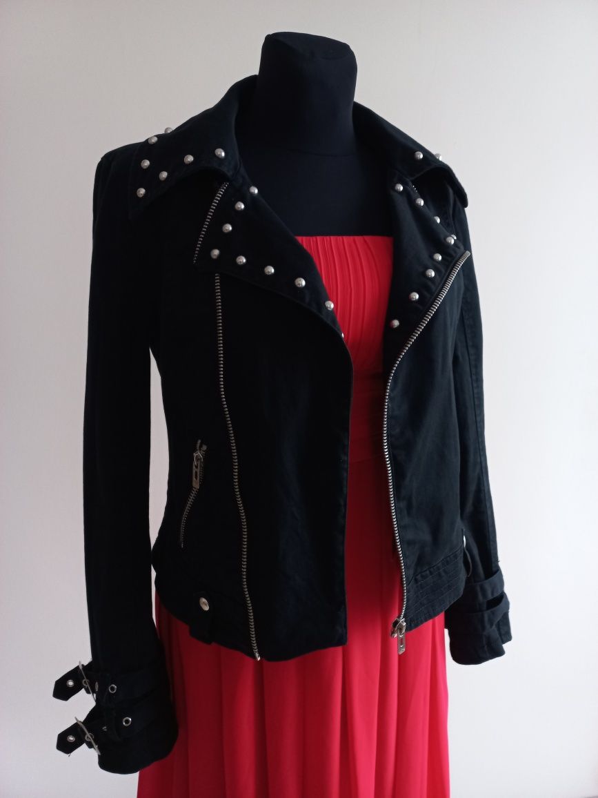 Czarna punk rockowa ramoneska materiałowa z ćwiekami
