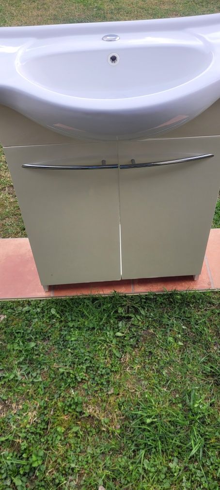 Umywalka z szafką