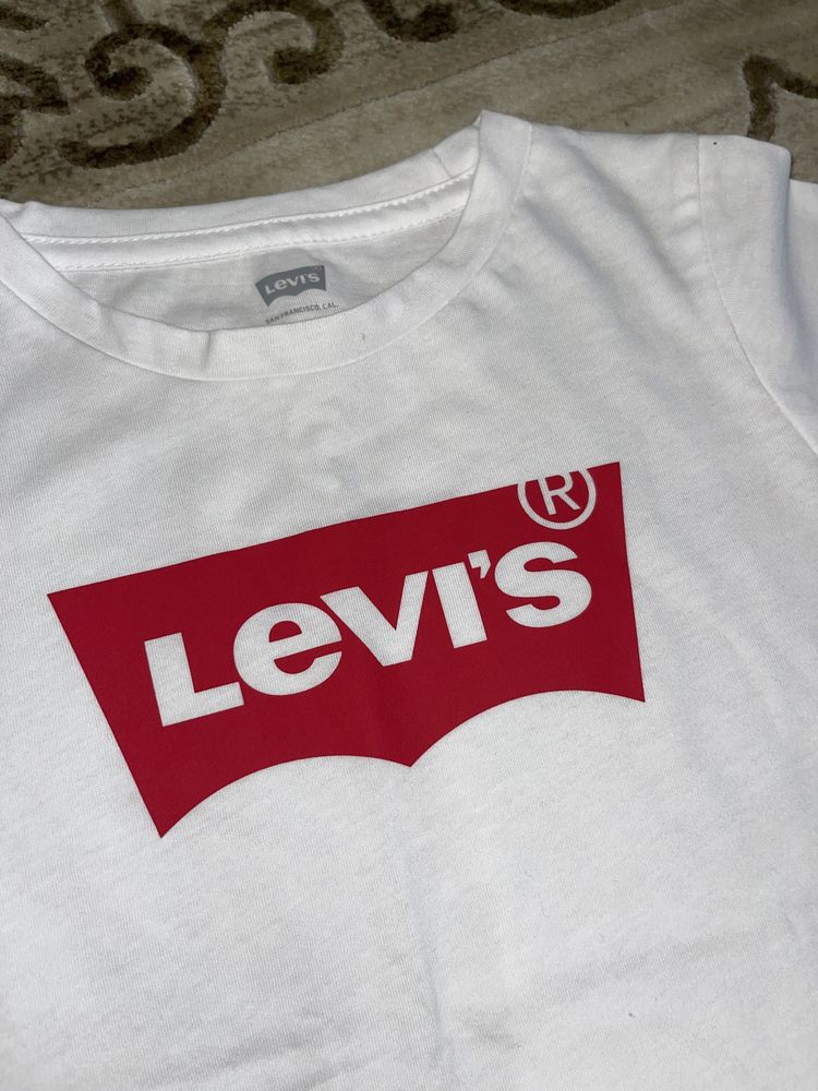 Футболка Levi’s на дівчинку 116см 5-6 рочків