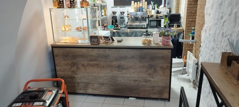 Продам діючю кав'ярню.