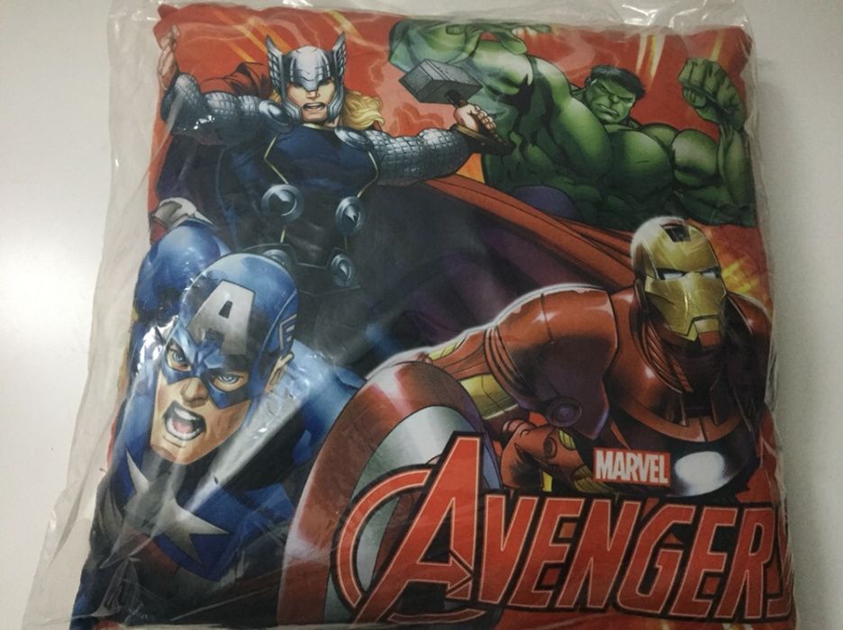 Almofada avengers