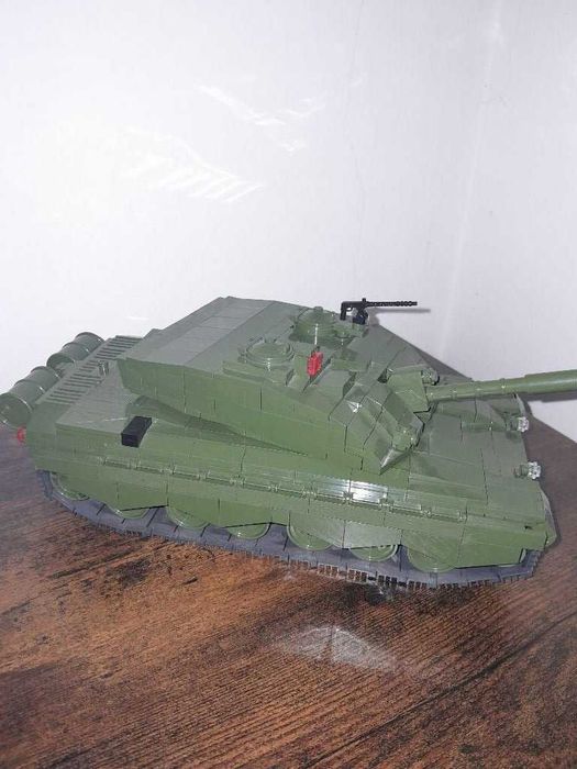 Cobi challenger 2