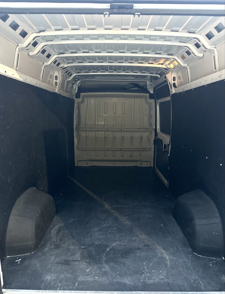 Wypożyczalnia wynajem najem bus busów przyczepek samochodowych