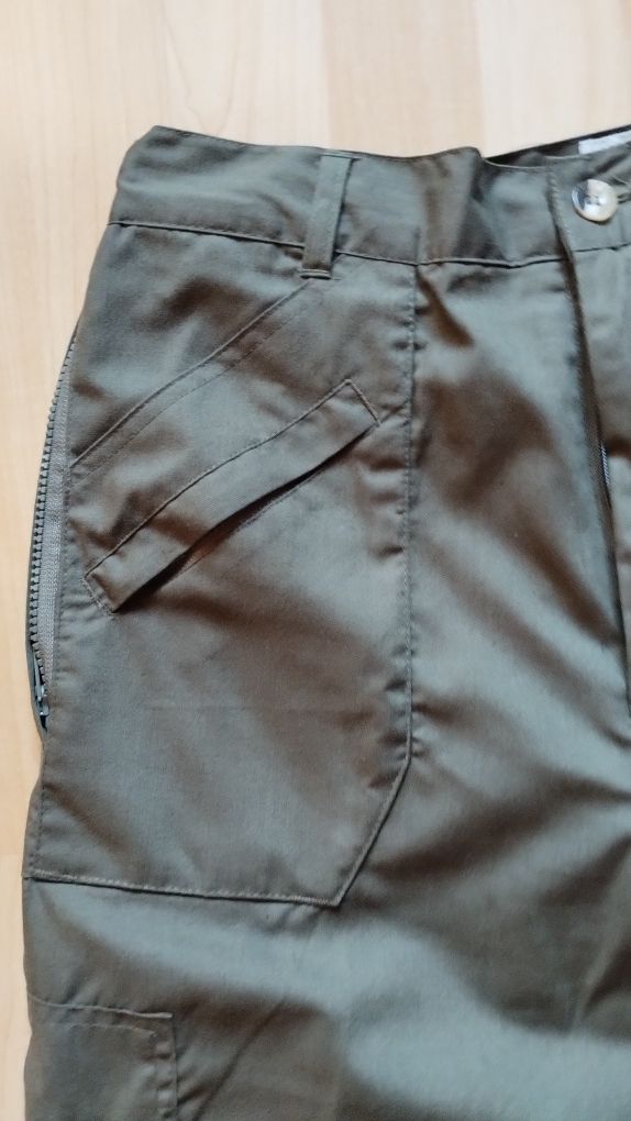Spodnie trekkingowe Champion Wenlock® z wieloma kieszeniami są metki