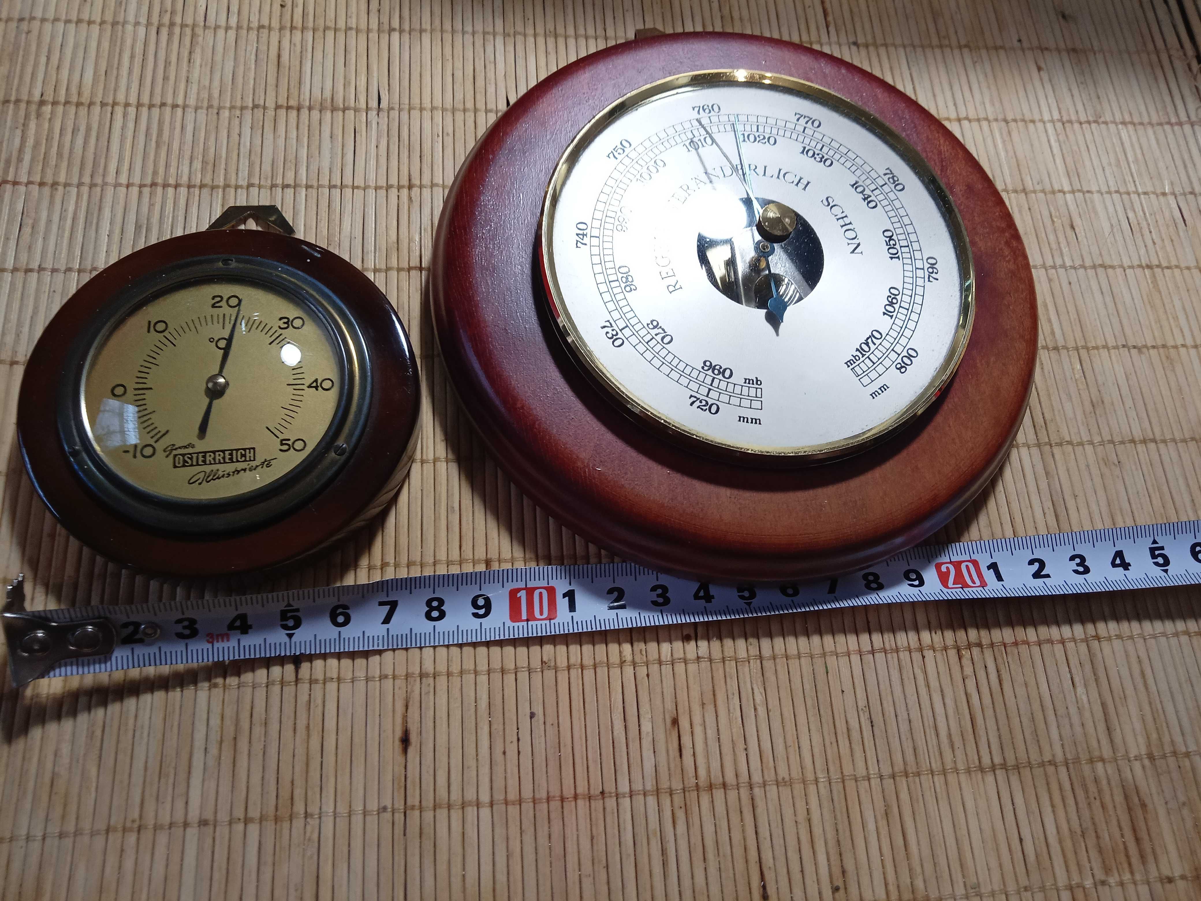 Антикварный термометр и барометр в рабочем состоянии