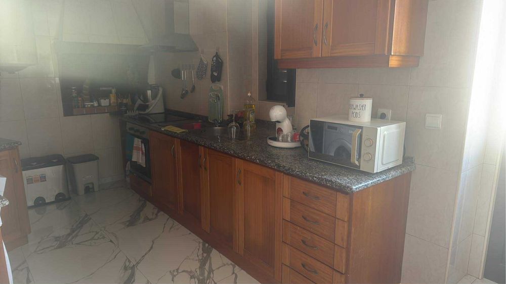 Vendo andar de moradia no gradil t3 transformado em t2 com suite priv