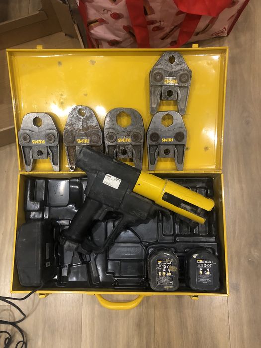 Rems akku-press 14.4V-20A/2022r/5 szt szczek,2 baterie i ładowarka