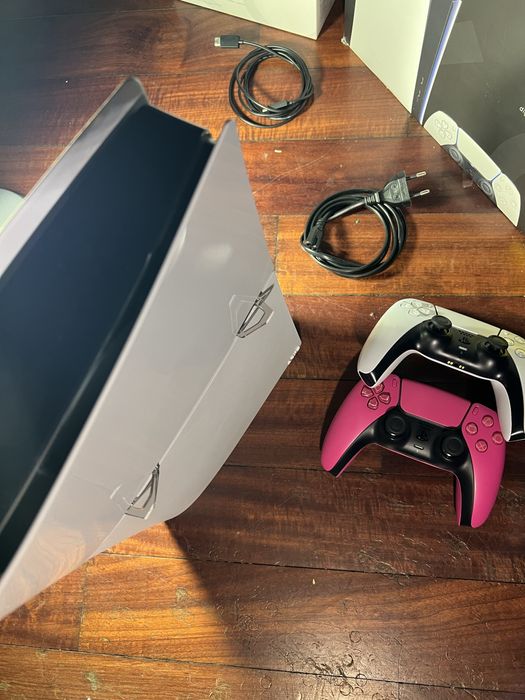PlayStation 5 (PS5) Digital Edition | 1 Tb | (+ рожевий джойстик)