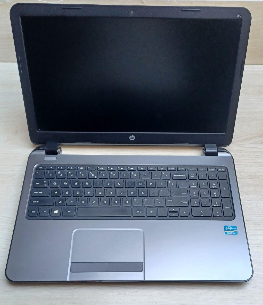 Laptop HP / 4GB / 500 HDD / W8