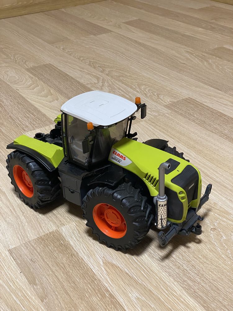 BRUDER Машинка іграшкова-трактор Claas Xerion 5000