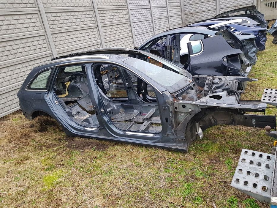 próg słupek błotnik prawy Audi A4 B8 kombi