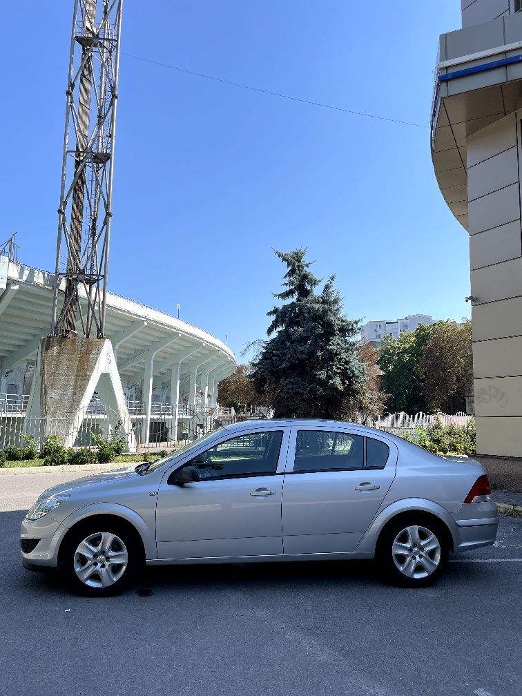 Opel astra 2012р