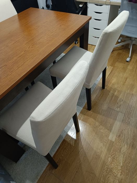 Conjunto de Mesa de Sala Cerejeira e Castanho com 4 cadeiras