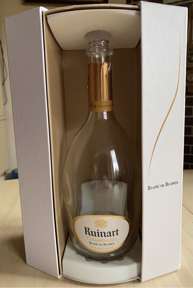 Бутылка с упаковкой от шампанского Ruinart Blanc de Blancs