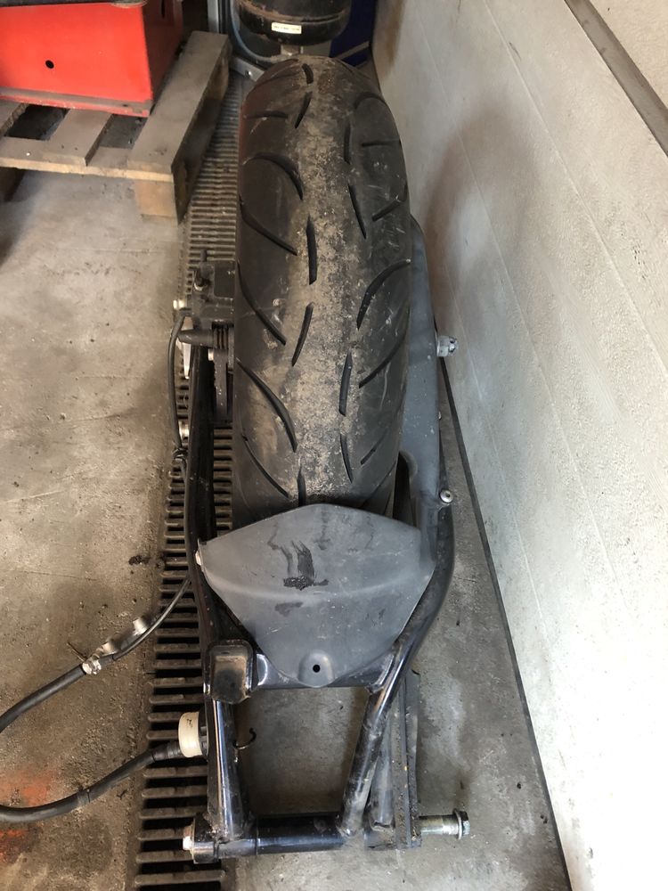 Wahacz kawasaki er-6f versys ninja koło tył zacisk