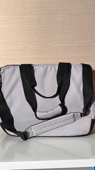 Saco Eastpak a tiracolo para portátil