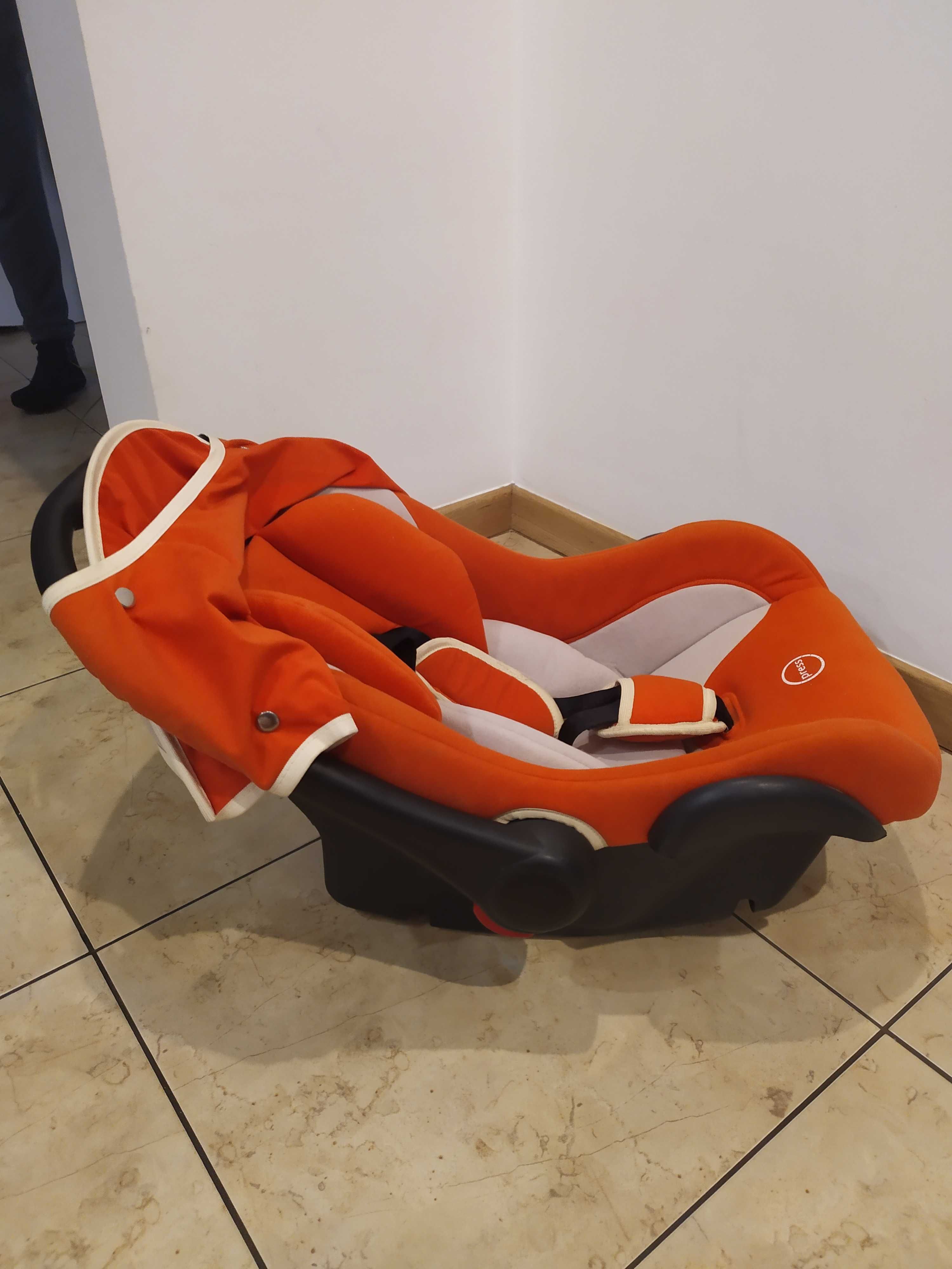 wygodny fotelik samochodowy 0-11 kg