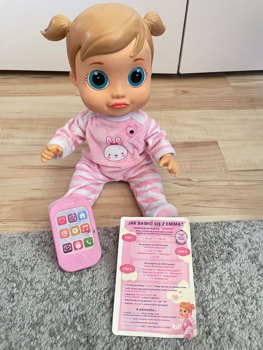 Lalka i interaktywna mówiąca Emma