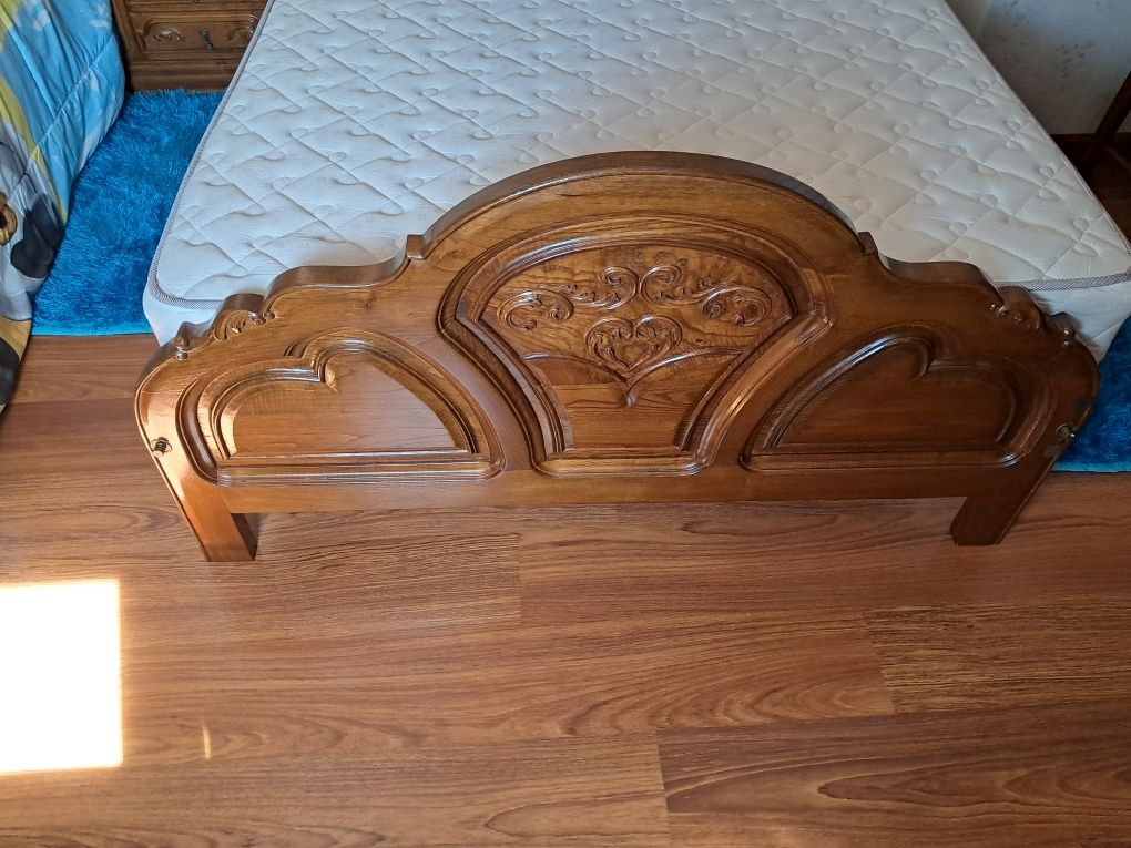 Cama de casal completa 190x140 com mesinhas em bom estado