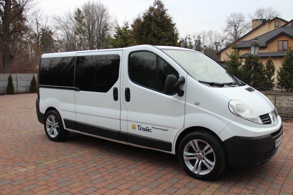 Renault Trafic 2011 оригінальний пасажир 9 мість рідна фарба