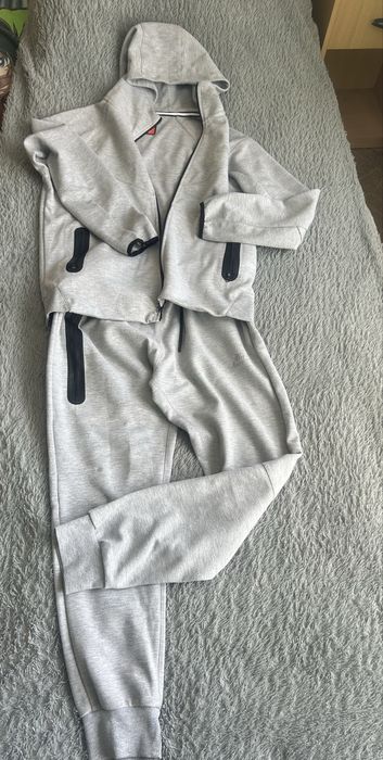 спортивний костюм від Nike Tech Fleece