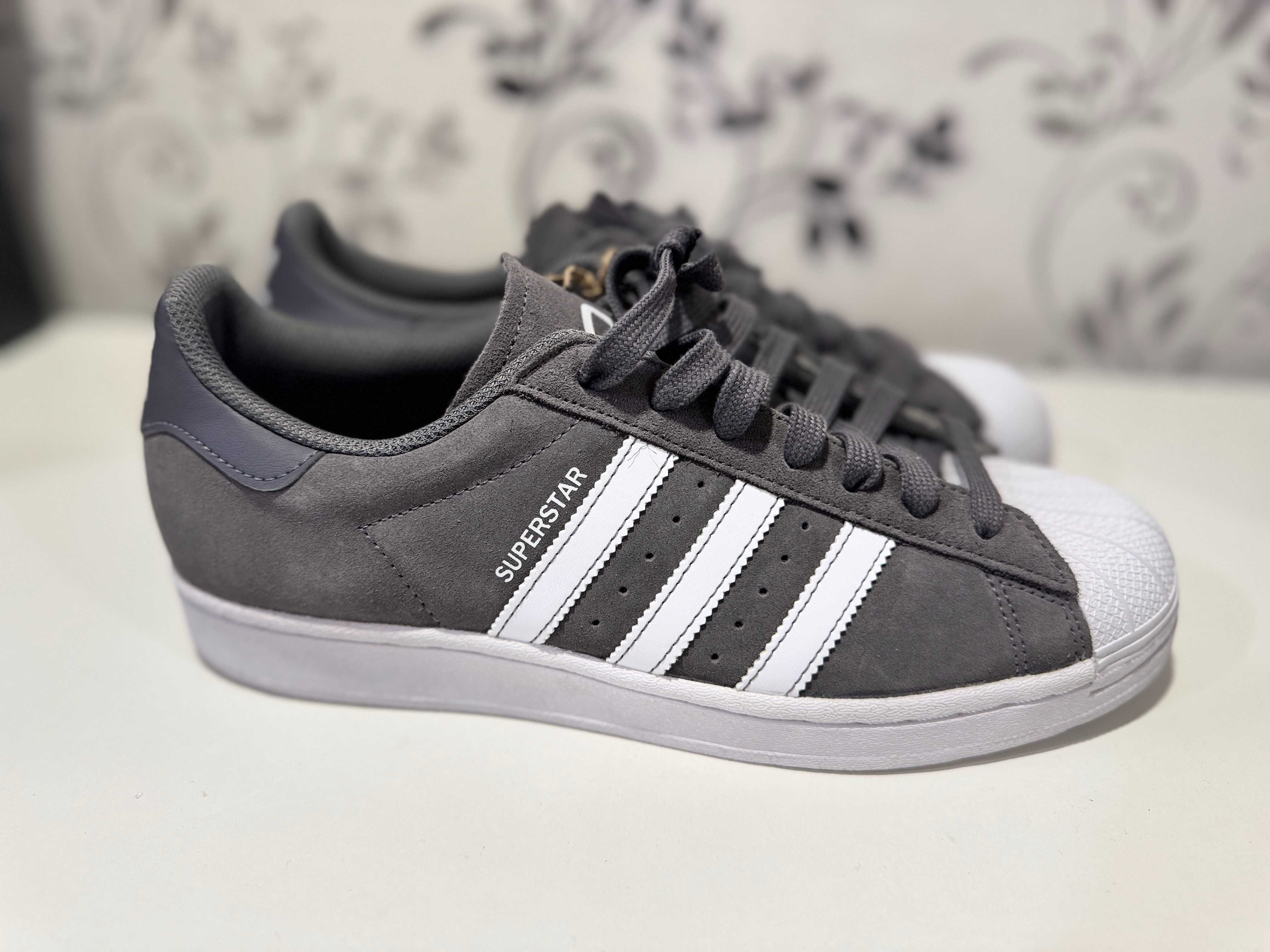 Кросівки чоловічі Adidas Superstar Grey IF3645, 43.5р