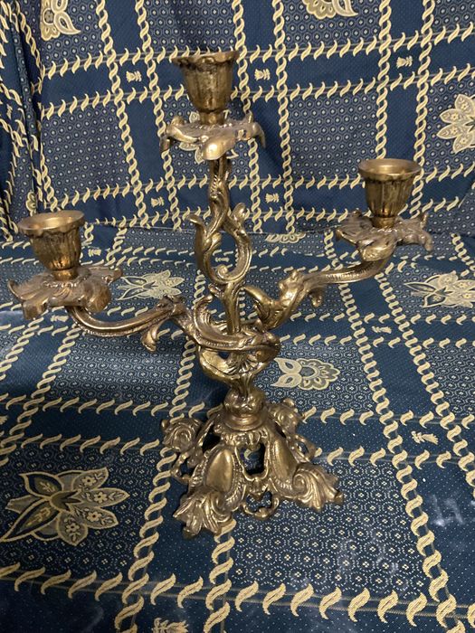 Candelabro em latão 3 lumes 29 cm.   Anúncios abaixo
