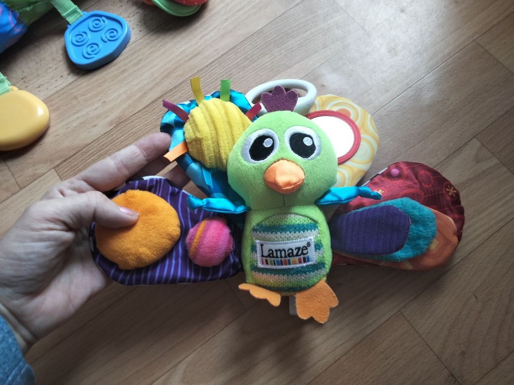 игрушка на коляску погремушка fisher price птичка lamaze