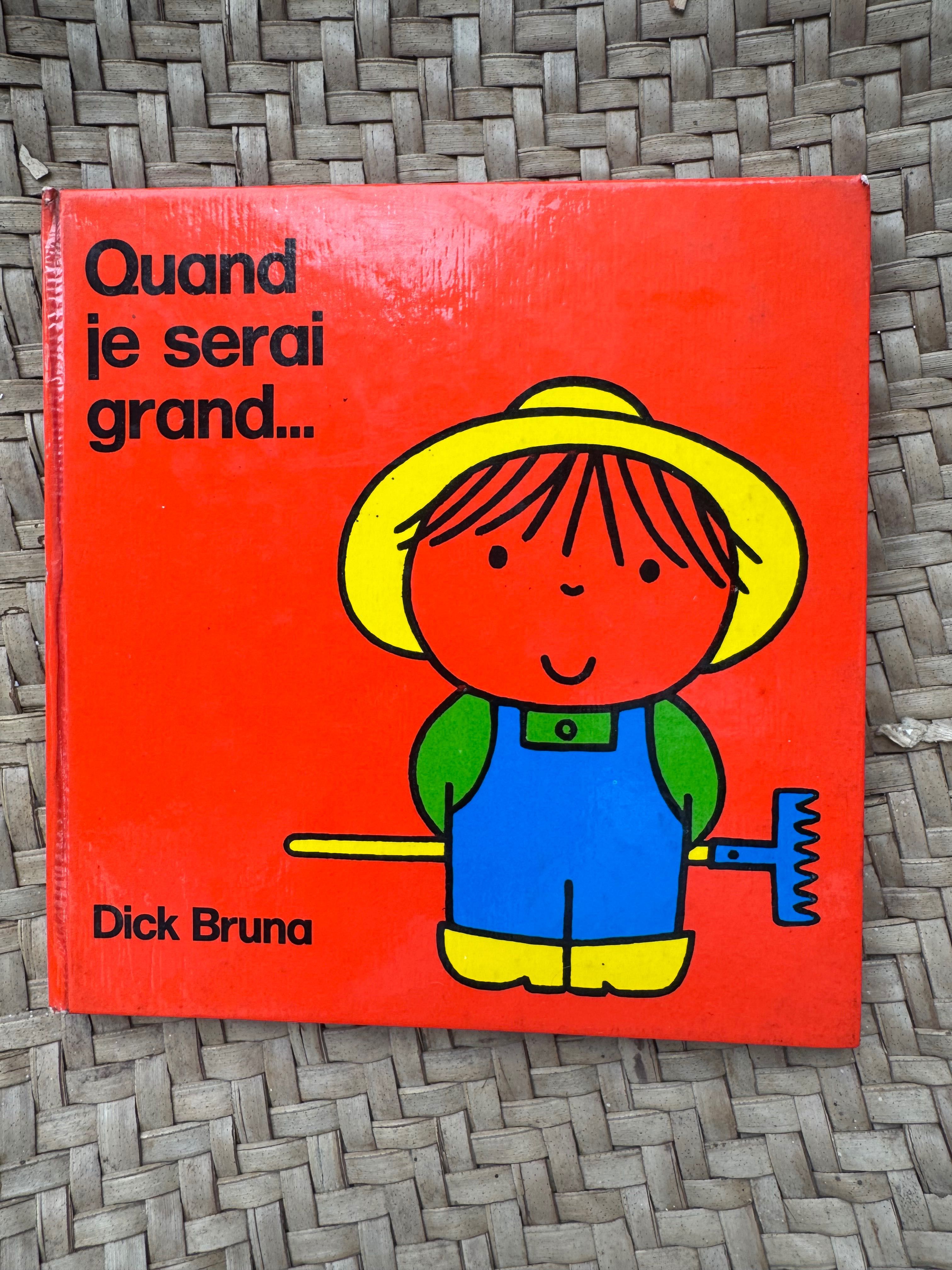 Coleção de livros infantis em francês.
