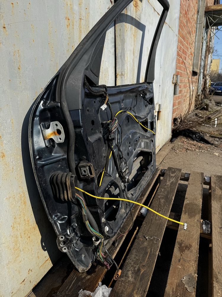 Дверь передняя правая Mercedes W210