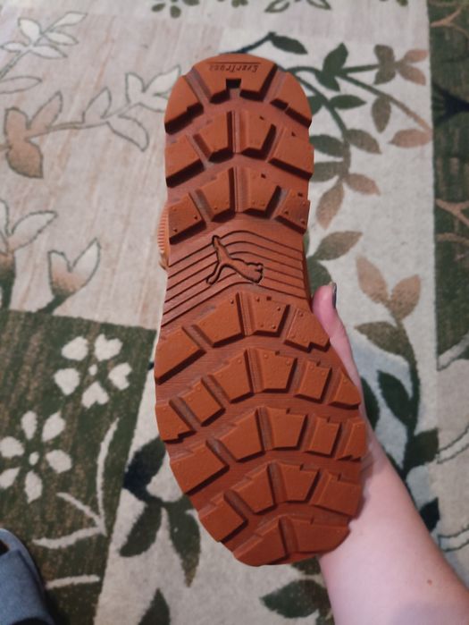 Продам теплі  батінки . Puma .