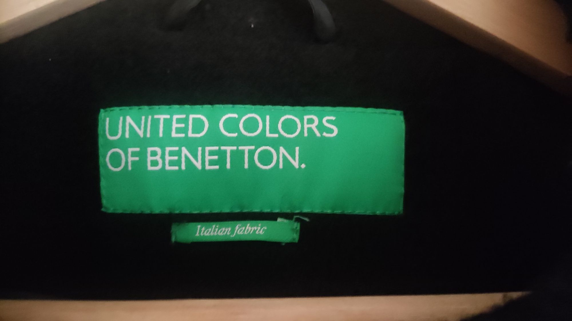 Czarny płaszcz United Colors Of Benetton S