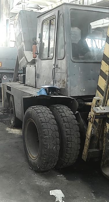 Продам Львовский 5т погрузчик Срочно