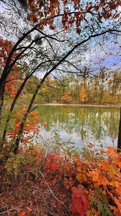 Земельна ділянка під котеджне містечко біля Києва! Власне озеро!