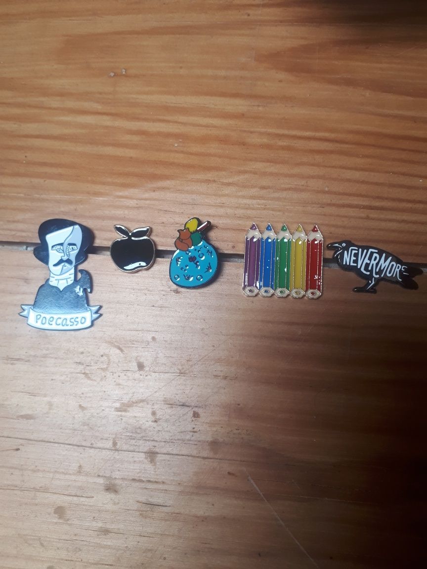 Pins variados novos