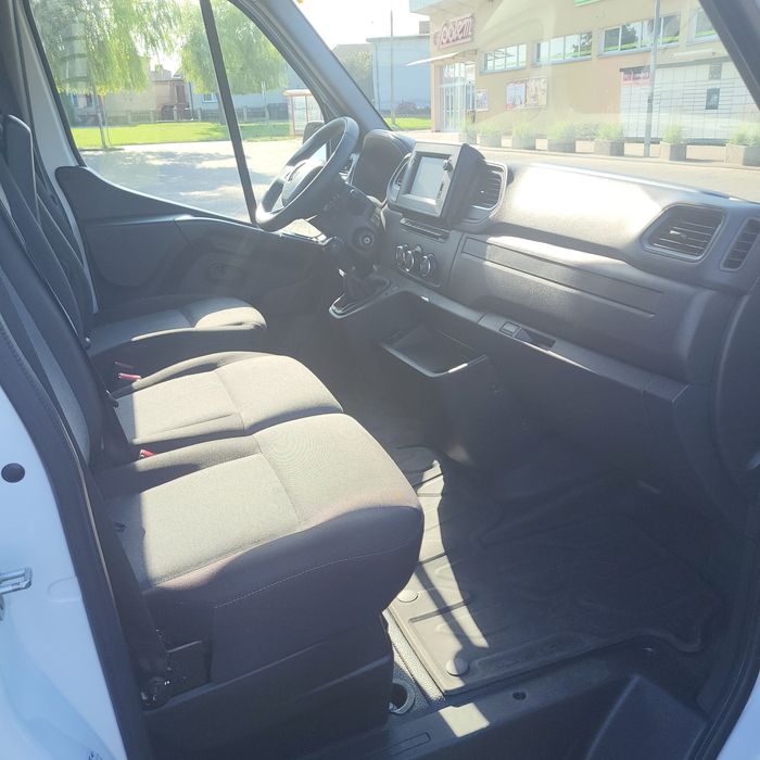 Wynajem Busa i usługi transportowe Renault Master 2.3