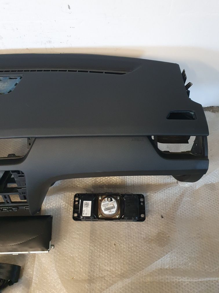 Skoda Octavia 3 III deska rozdzielcza konsola airbag pasy