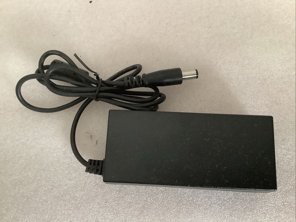 AC adaptador - Carregador ADPC1936 19V , 2A , 38Watts