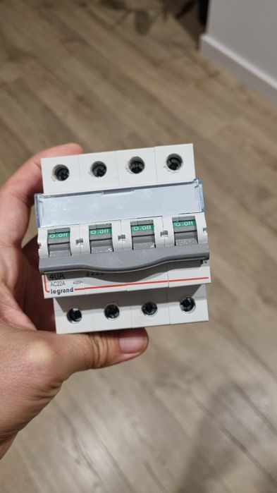 Legrand DX3 Rozłącznik izolacyjny FR304 63A 406487