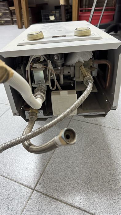 Esquentador JUNEX a gas natural por utilizar