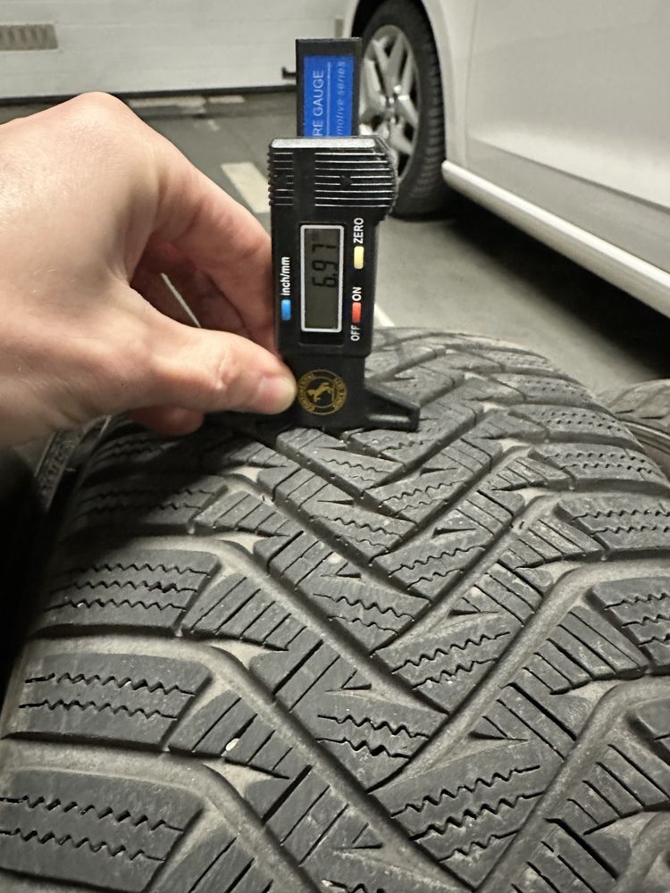 Opony zimowe Nokian / Laufenn 215/45R17 91 V z rantem ochronnym