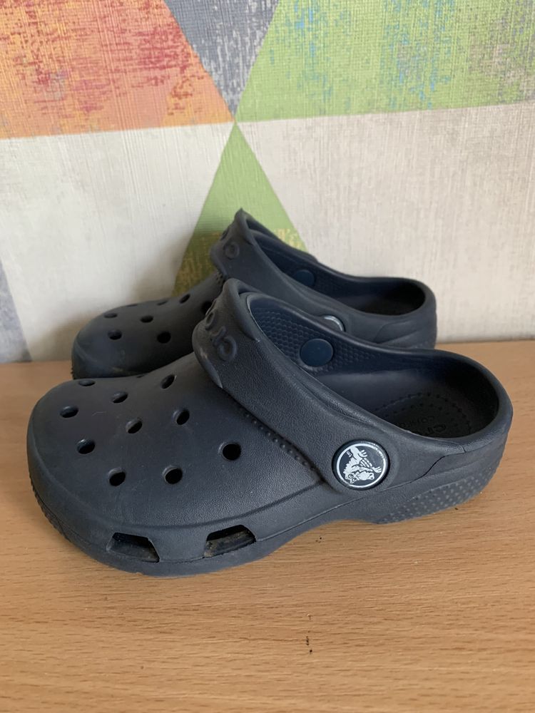 Crocs . Размер C 8 . В отличном состоянии .