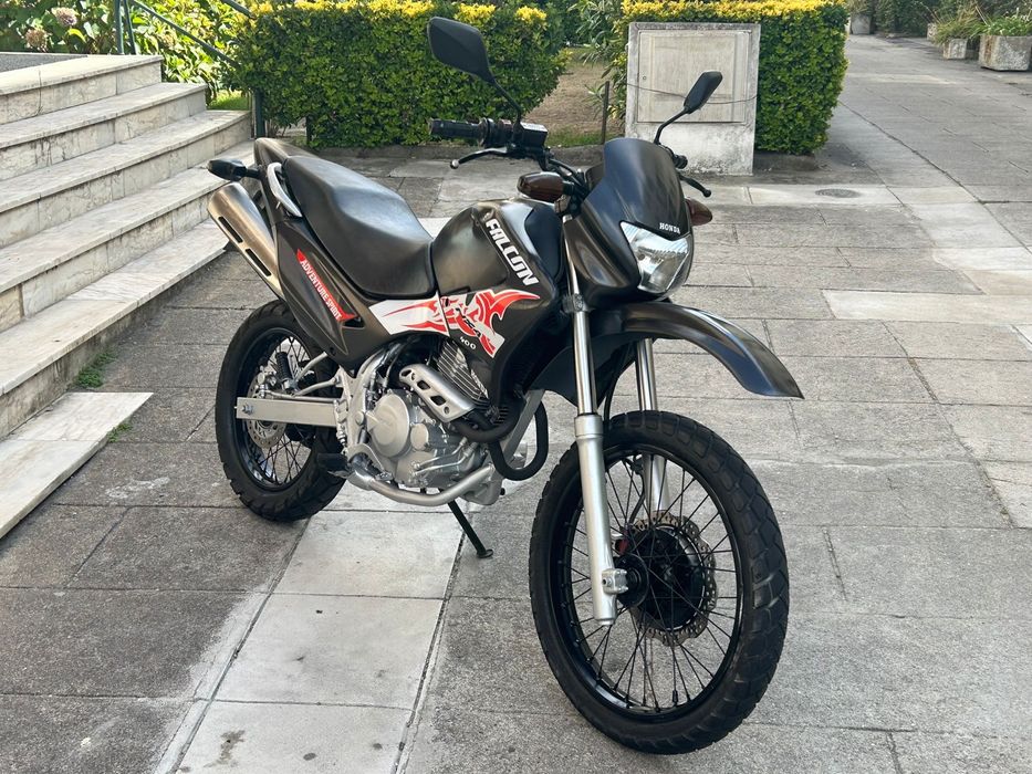 Serviço de pintura e personalizaçao de motas scooters e motociclos