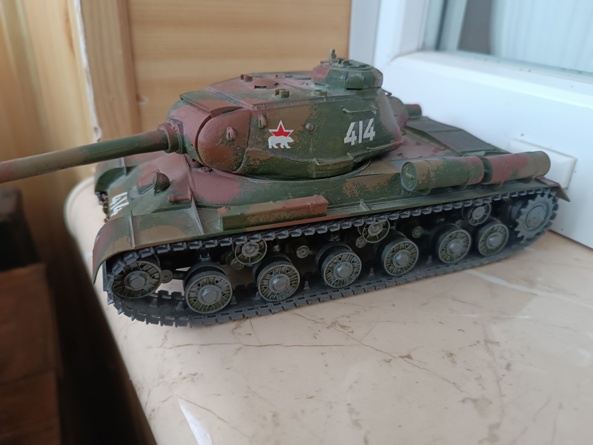 Модель танка масштабная 1:35 Ис -2